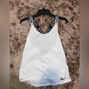 nike dry fit workout tank fits x-small/small/medium